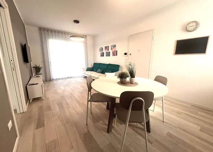 Sun Beach Residence Con Piscina - Piazza Brescia - Adria Holiday Jesolo - Family Apartments